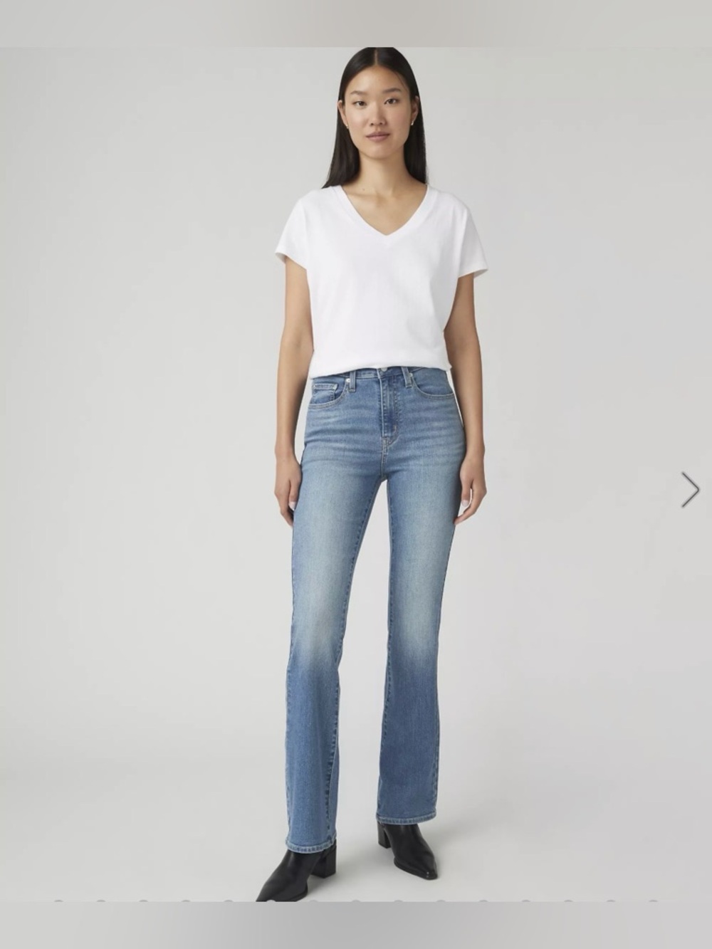 Levi's Women's Medium Wash 725 Bootcut Jeans